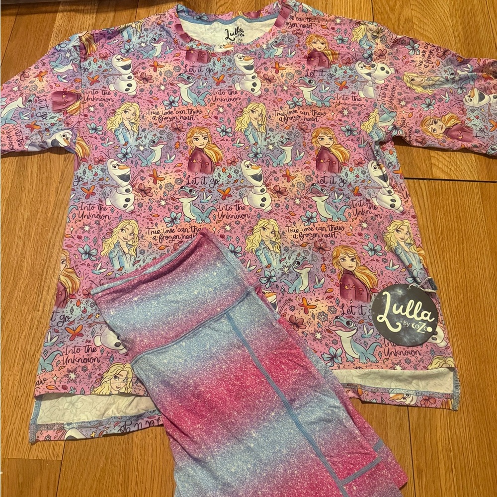 Disney Frozen Woman’s Bamboo 2 Piece Biker Short Set *New with Tags*
